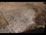 03229 ostia - regio i - insula xii - caseggiato dei triclini (i,xii,1) - hof - fussboden - detail - 01-2024.jpg